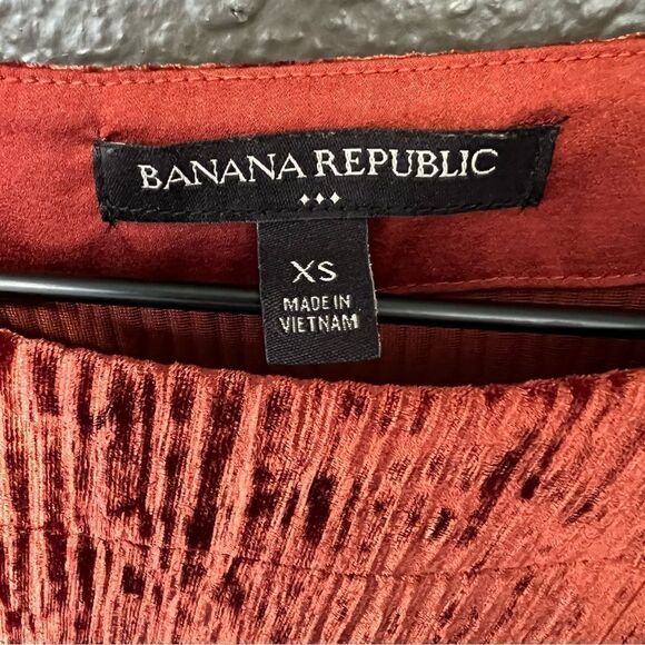 Banana Republic Crinkle Velvet Top | Size XS *top only* - Picture 6 of 11